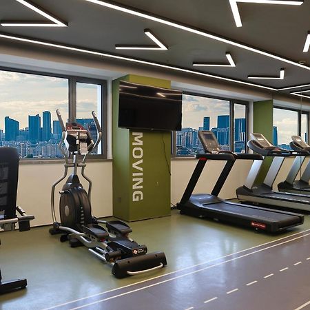 Holiday Inn Shanghai Huaxia By Ihg - Overlooking City Scenery At Sky View Restaurant Bagian luar foto