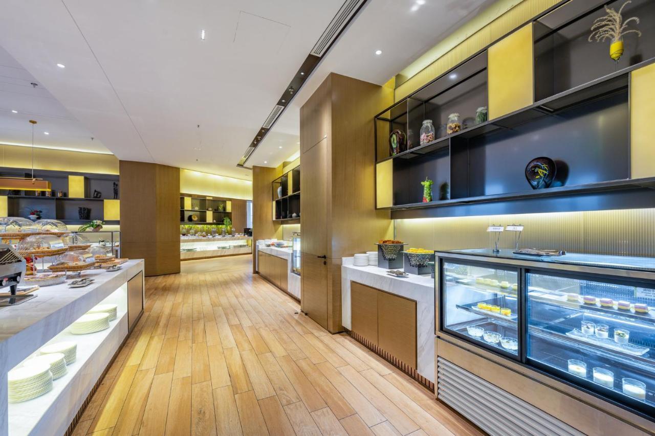 Holiday Inn Shanghai Huaxia By Ihg - Overlooking City Scenery At Sky View Restaurant Bagian luar foto