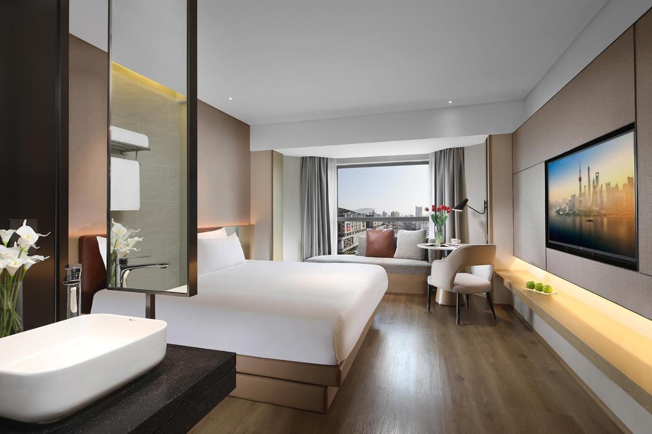 Holiday Inn Shanghai Huaxia By Ihg - Overlooking City Scenery At Sky View Restaurant Bagian luar foto