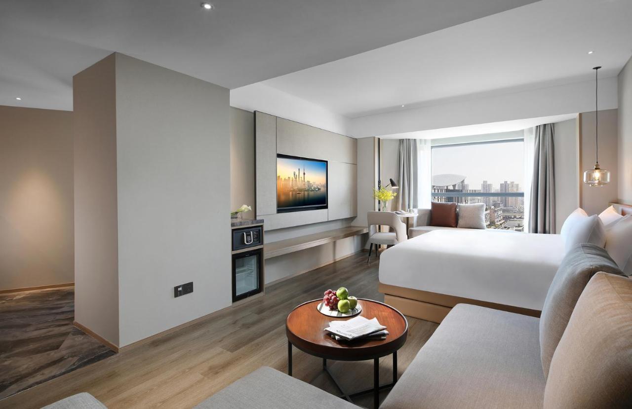 Holiday Inn Shanghai Huaxia By Ihg - Overlooking City Scenery At Sky View Restaurant Bagian luar foto