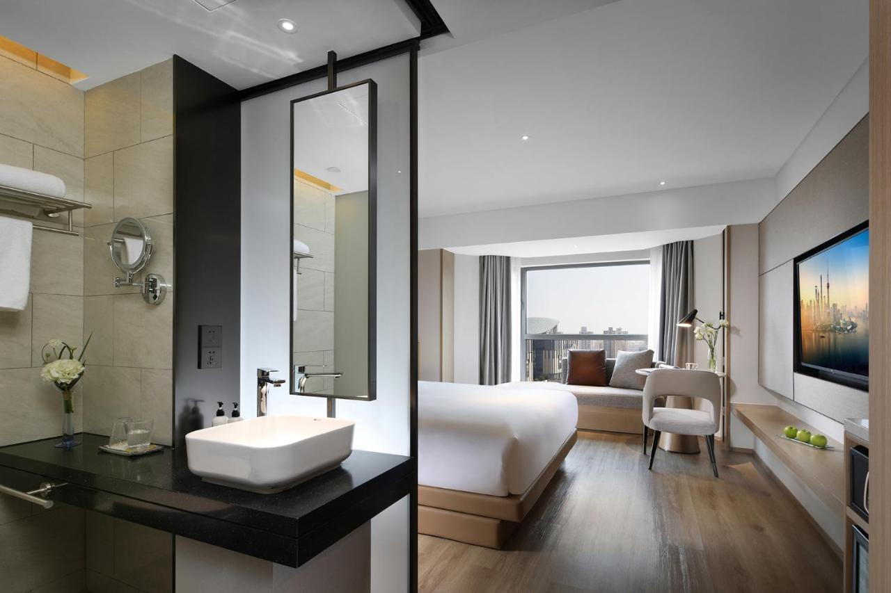Holiday Inn Shanghai Huaxia By Ihg - Overlooking City Scenery At Sky View Restaurant Bagian luar foto
