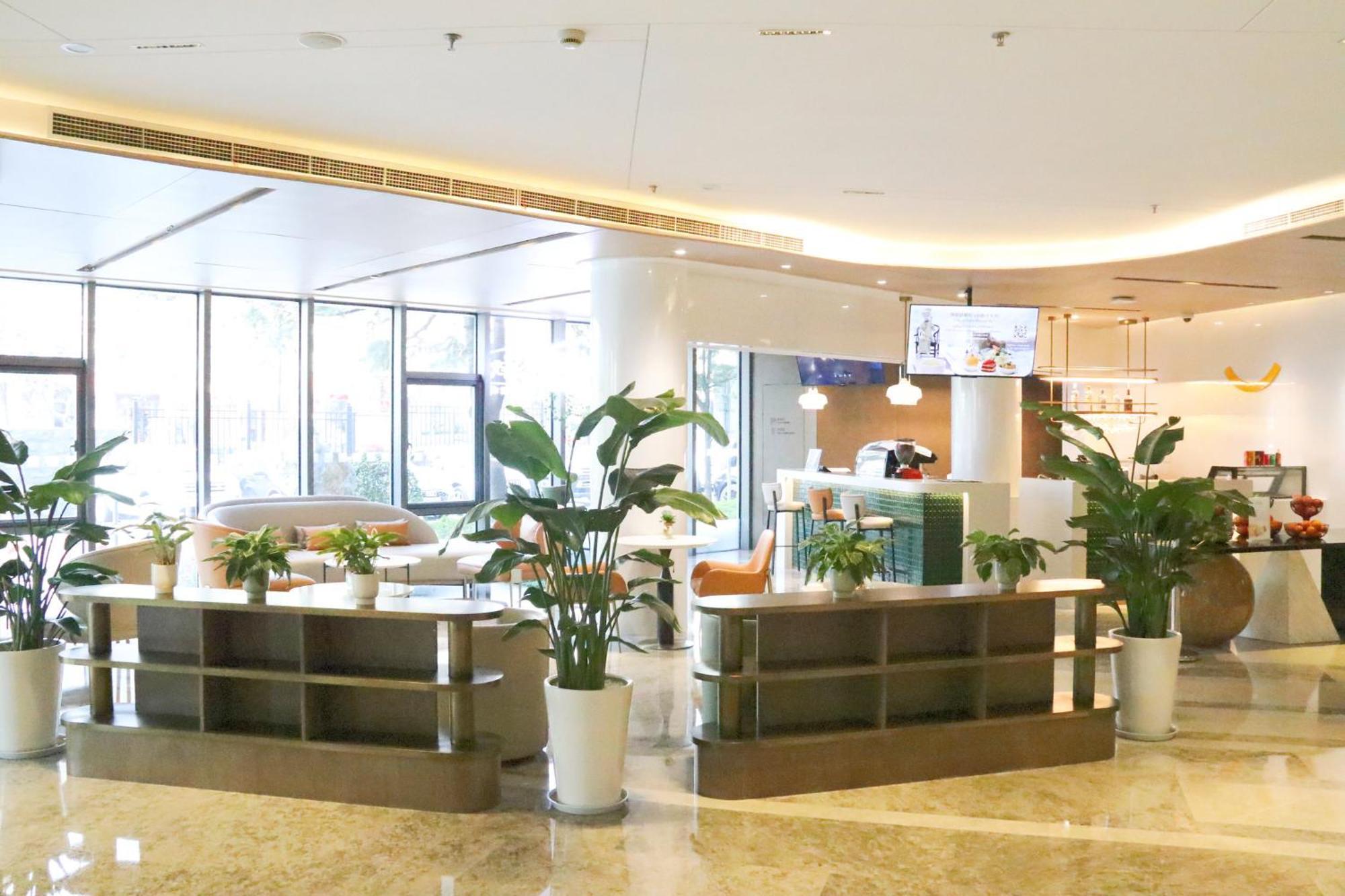 Holiday Inn Shanghai Huaxia By Ihg - Overlooking City Scenery At Sky View Restaurant Bagian luar foto
