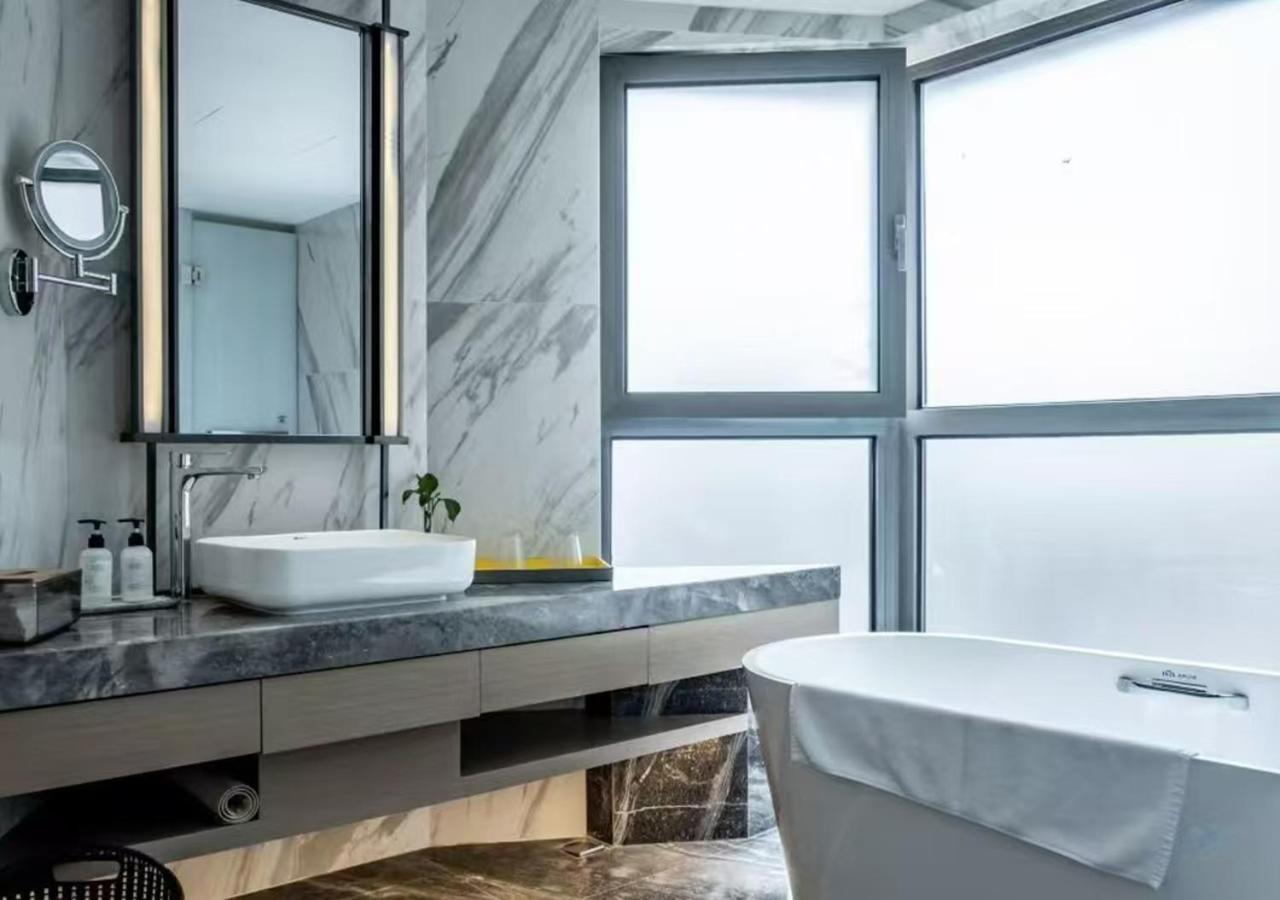 Holiday Inn Shanghai Huaxia By Ihg - Overlooking City Scenery At Sky View Restaurant Bagian luar foto
