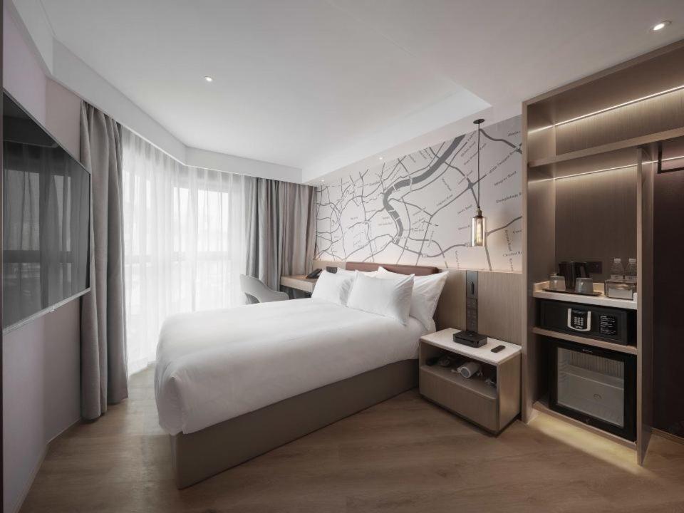 Holiday Inn Shanghai Huaxia By Ihg - Overlooking City Scenery At Sky View Restaurant Bagian luar foto