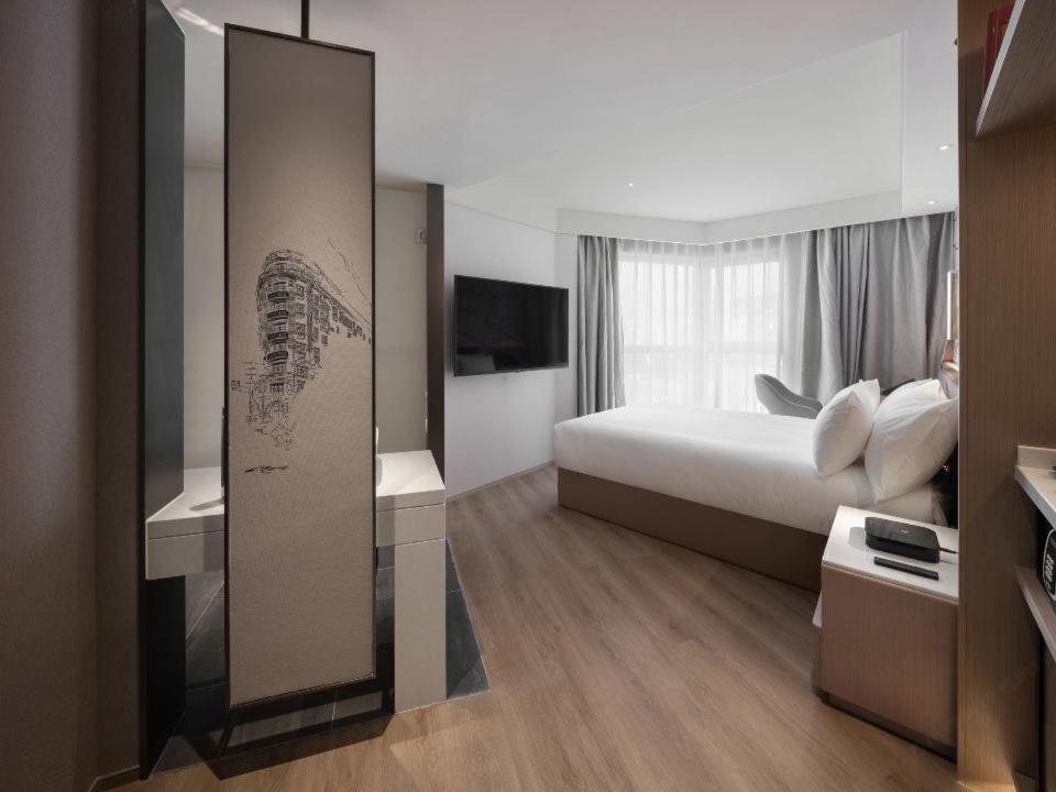 Holiday Inn Shanghai Huaxia By Ihg - Overlooking City Scenery At Sky View Restaurant Bagian luar foto