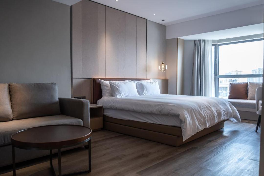 Holiday Inn Shanghai Huaxia By Ihg - Overlooking City Scenery At Sky View Restaurant Bagian luar foto